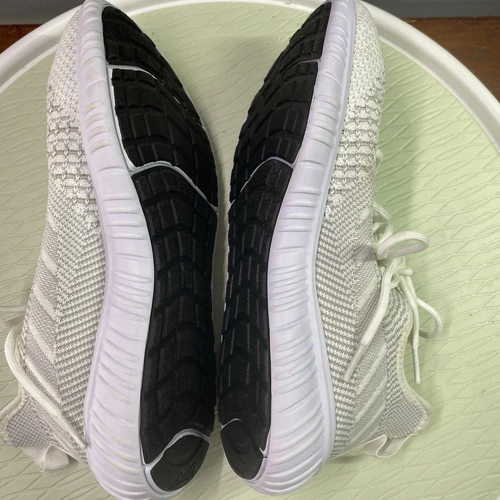 Womens Avia‎ White w/touch Of Gray Sneakers Sz. 9 Lace Up Mem. Foam